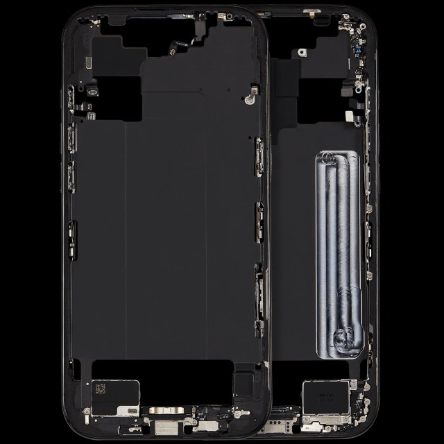 Frame centrale W/ Connettore di ricarica flat e Minuteria per iPhone Air (US / versione EU) (Used Service Pack Pull: grado A) (Nero siderale)