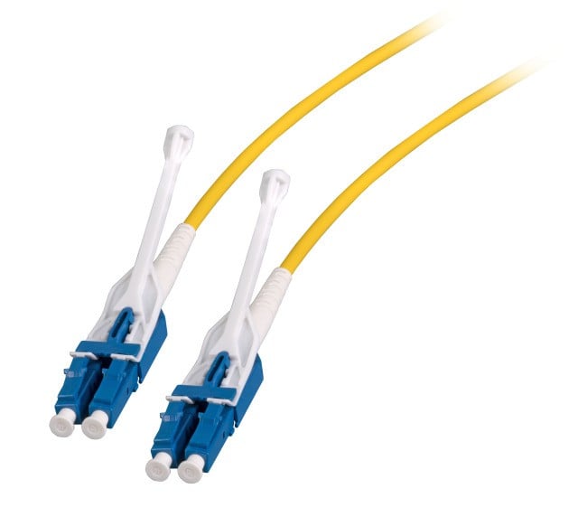 Le bretelle Duplex HD Uniboot, utilizzando un singolo cavo tondo dal diametro di 3.0 mm, riducono il volume dei cavi presenti sugli apparati, favorendo il flusso di aria per il raffreddamento e semplificando la gestione delle permute (patching). Il jumper