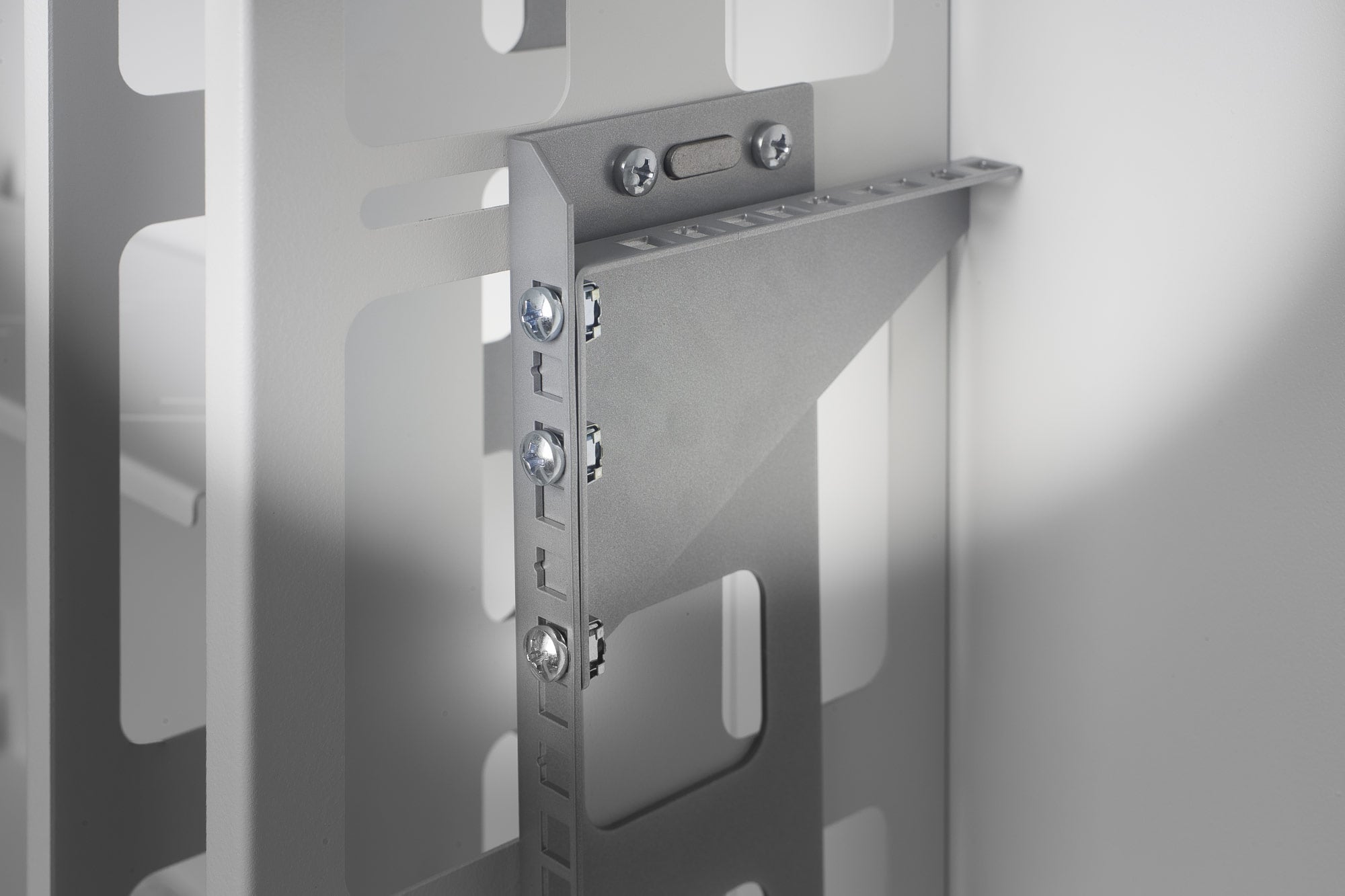 Staffa 3U per installazione verticali apparecchiature rack 19''