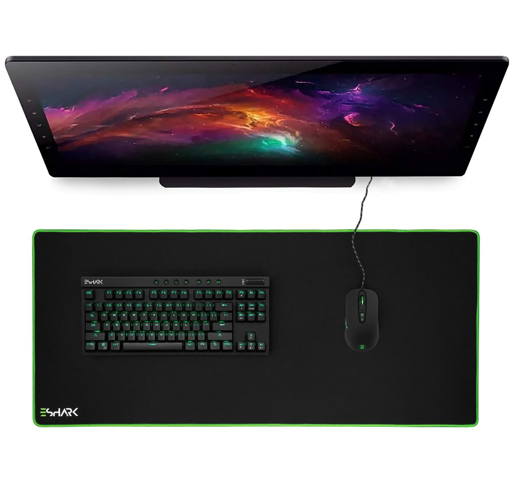 Con il Mousepad KARUTA la configurazione di gioco è ancora più spaziosa grazie alla sua grande superficie di 900 mm x 400 mm; una superficie extra large su cui è possibile disporre l intera configurazione da gioco, oltre che fornire u
