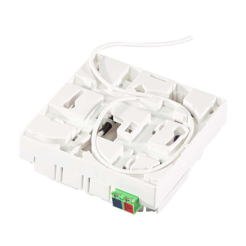 Set di connessione FTTH compatto per montaggio a parete o su guida DIN. Questa soluzione, preassemblata con cavo di installazione in fibra ottica e pigtail, è ideale per realizzare connessioni con fibra ottica (FTTx). Il cavo di installazione &egra